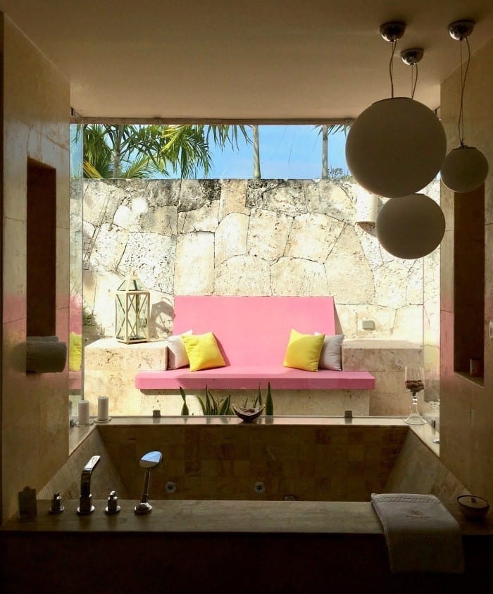 Eden Roc junior suite bathroom