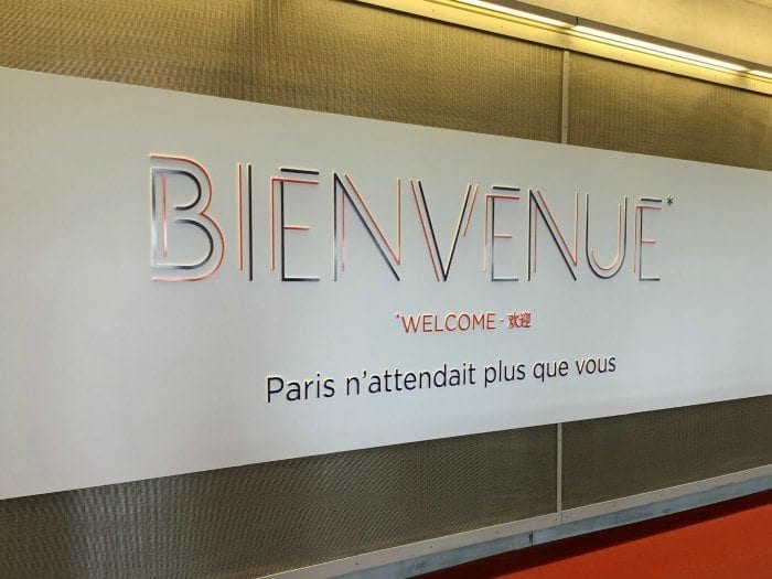 Bienvenue sign at charles de Gaulle