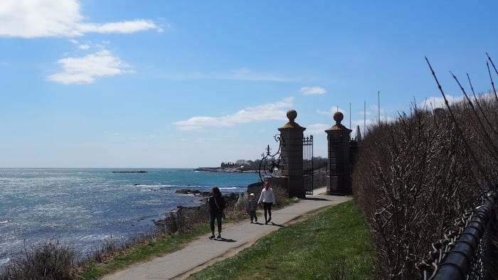 people on Newport Cliff Walk