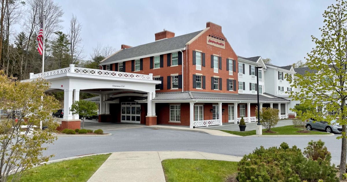Hampton Inn and Suites Manchester, Vermont outside