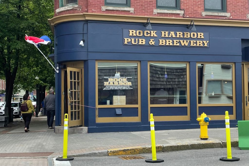 Rock Harbor Pub & Brewery