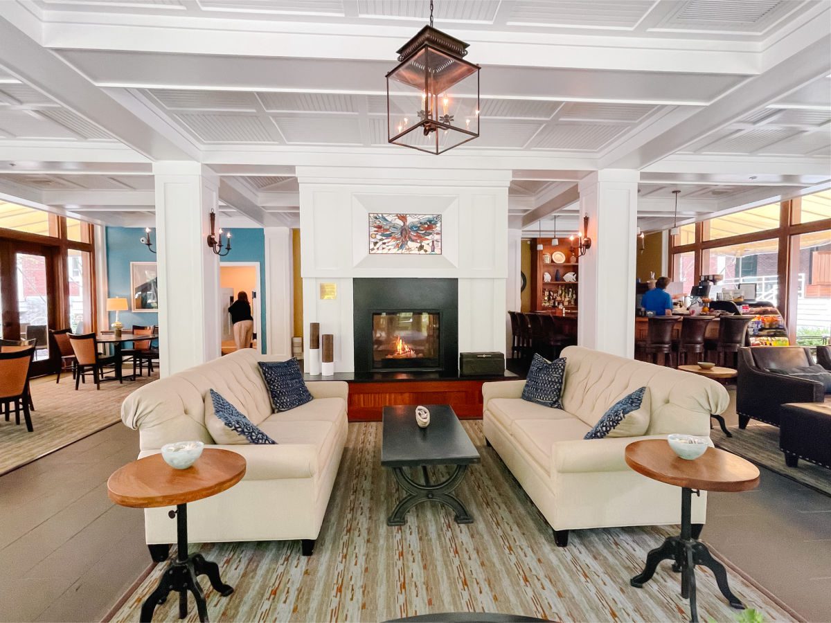 Inn at Diamond Cove lobby
