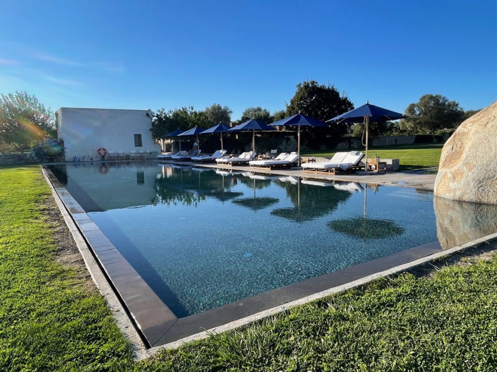 Pool with lounge chairs at Sao Lourenco do Barrocal