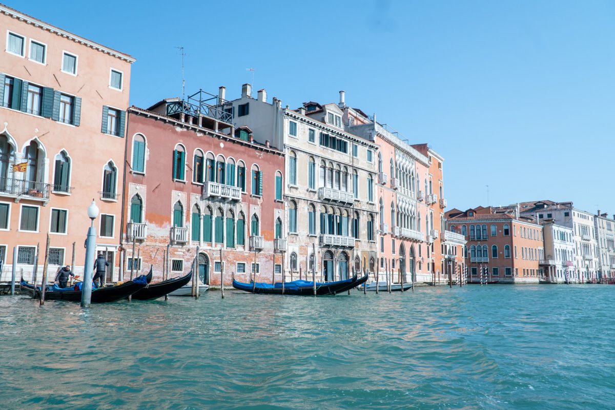 Grand Canal building and gondolas