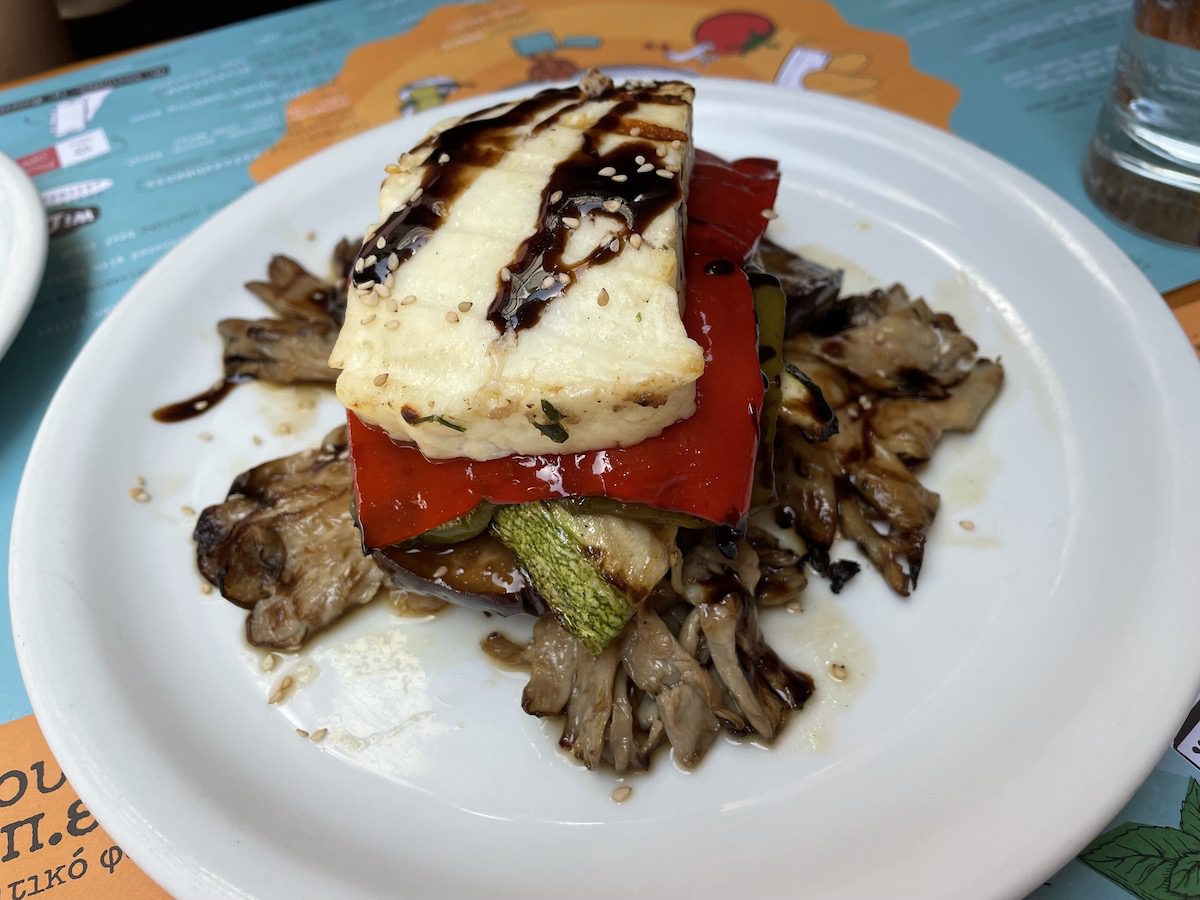 Hallumi and oyster mushroom salad