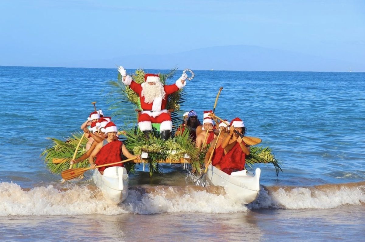 Grand Wailea Santa arriving on an outrigger canoe