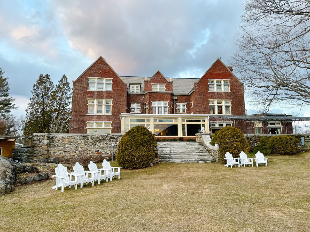 Front exterior of the Wilburton Inn
