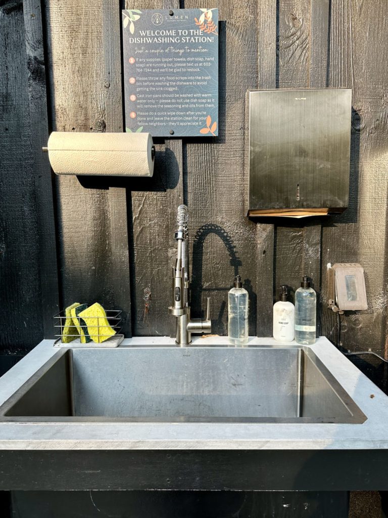 bathhouse dishwashing station