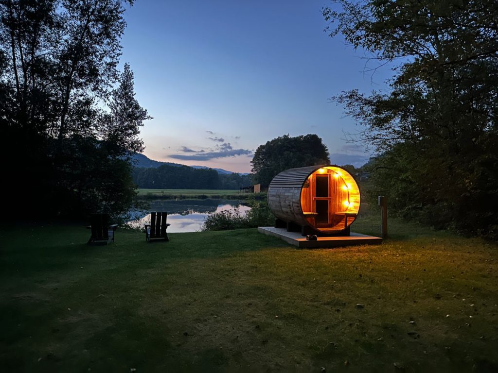 Lumen Nature Retreat Nordic sauna by the pond at night