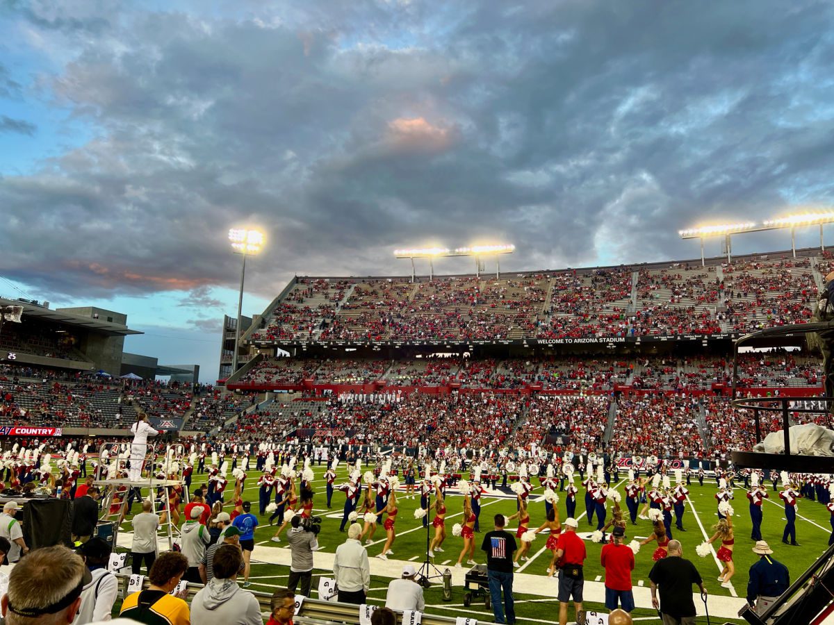 Arizona Stadium cheerleaders