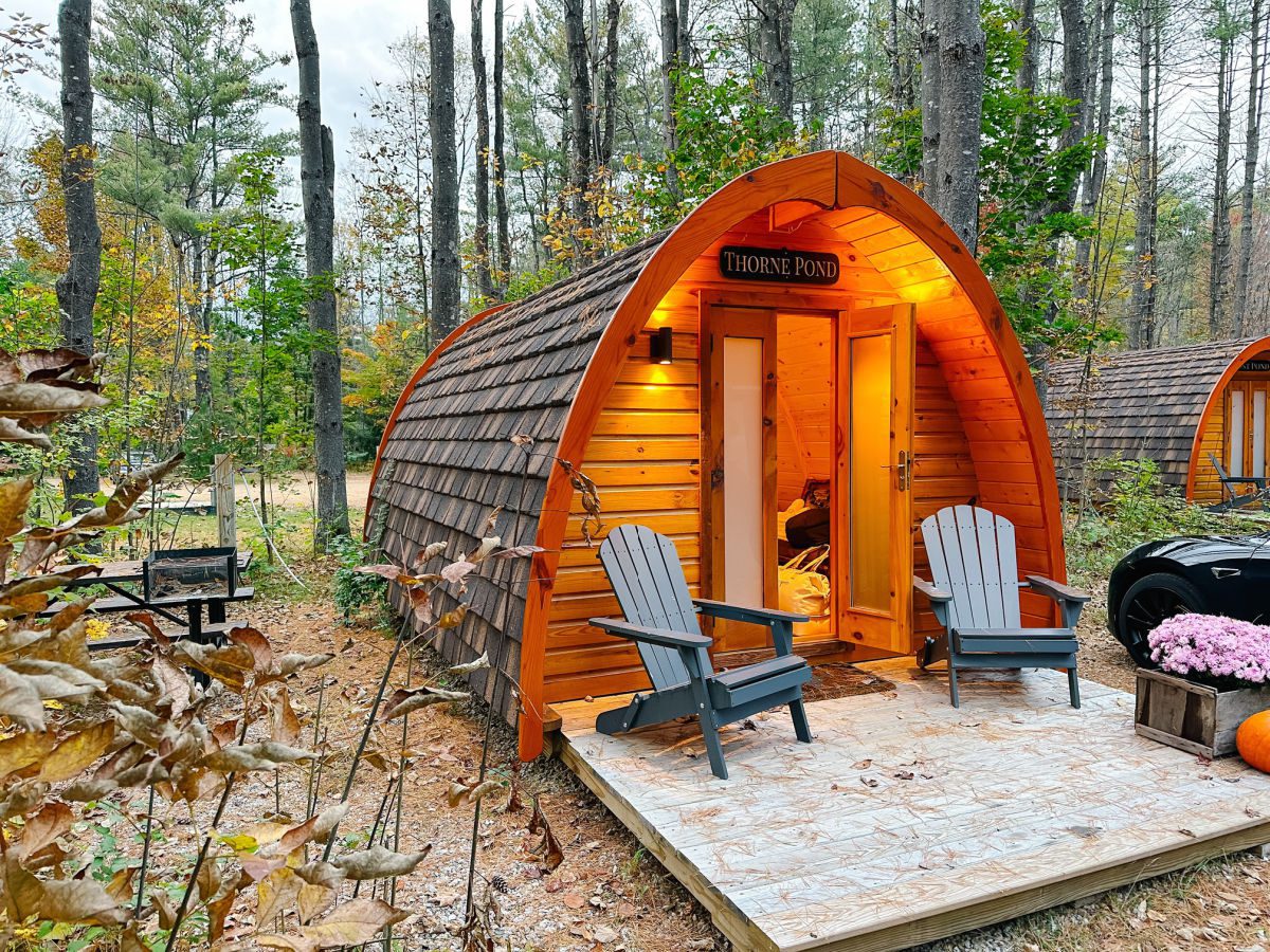 Hobbit house Thorne Pond at Alpine Garden glamping