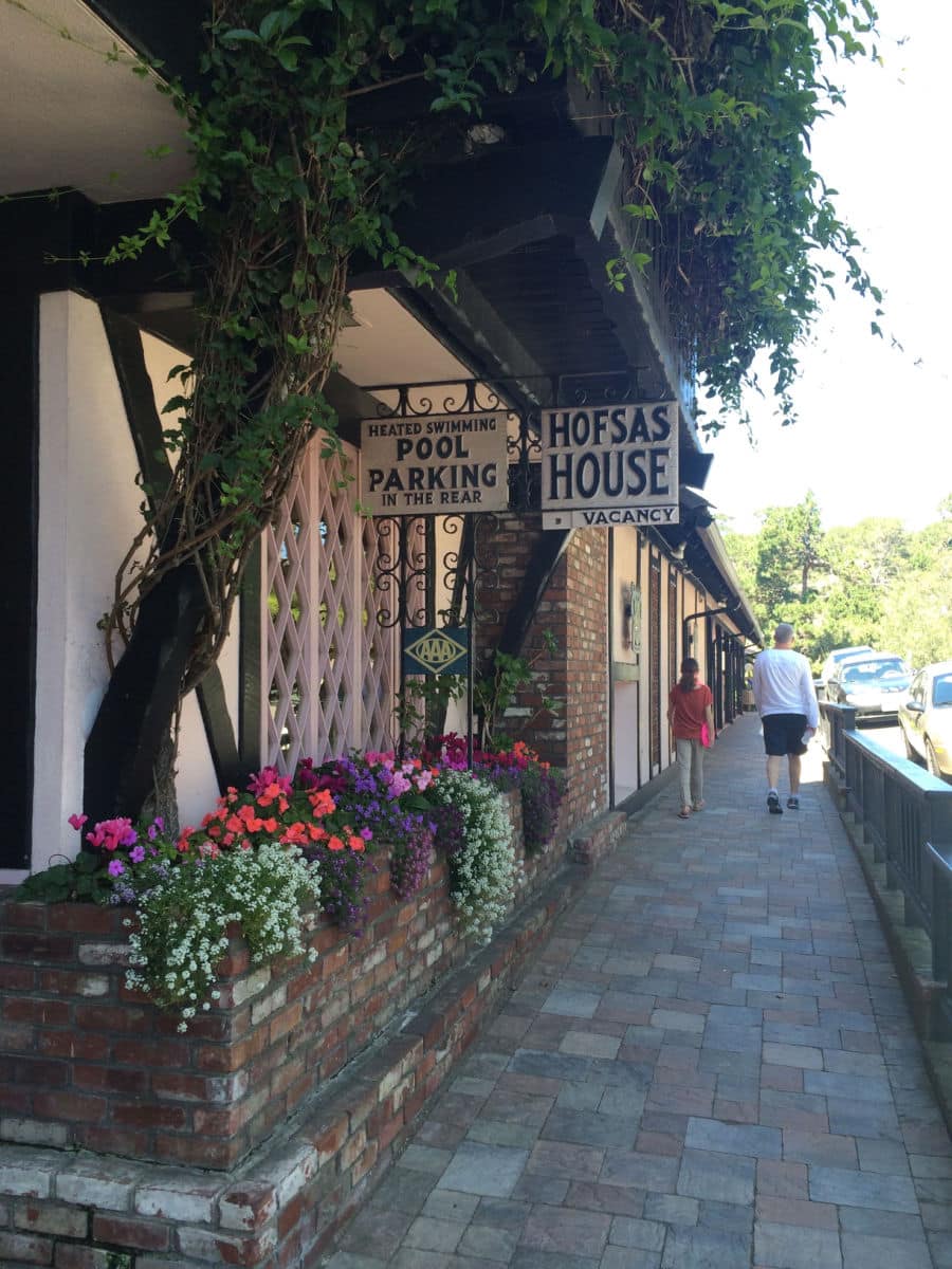 Hofsas House sign
