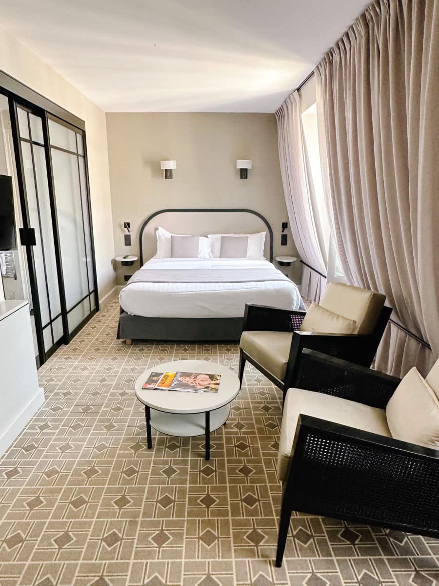 Hotel Lennox bedroom