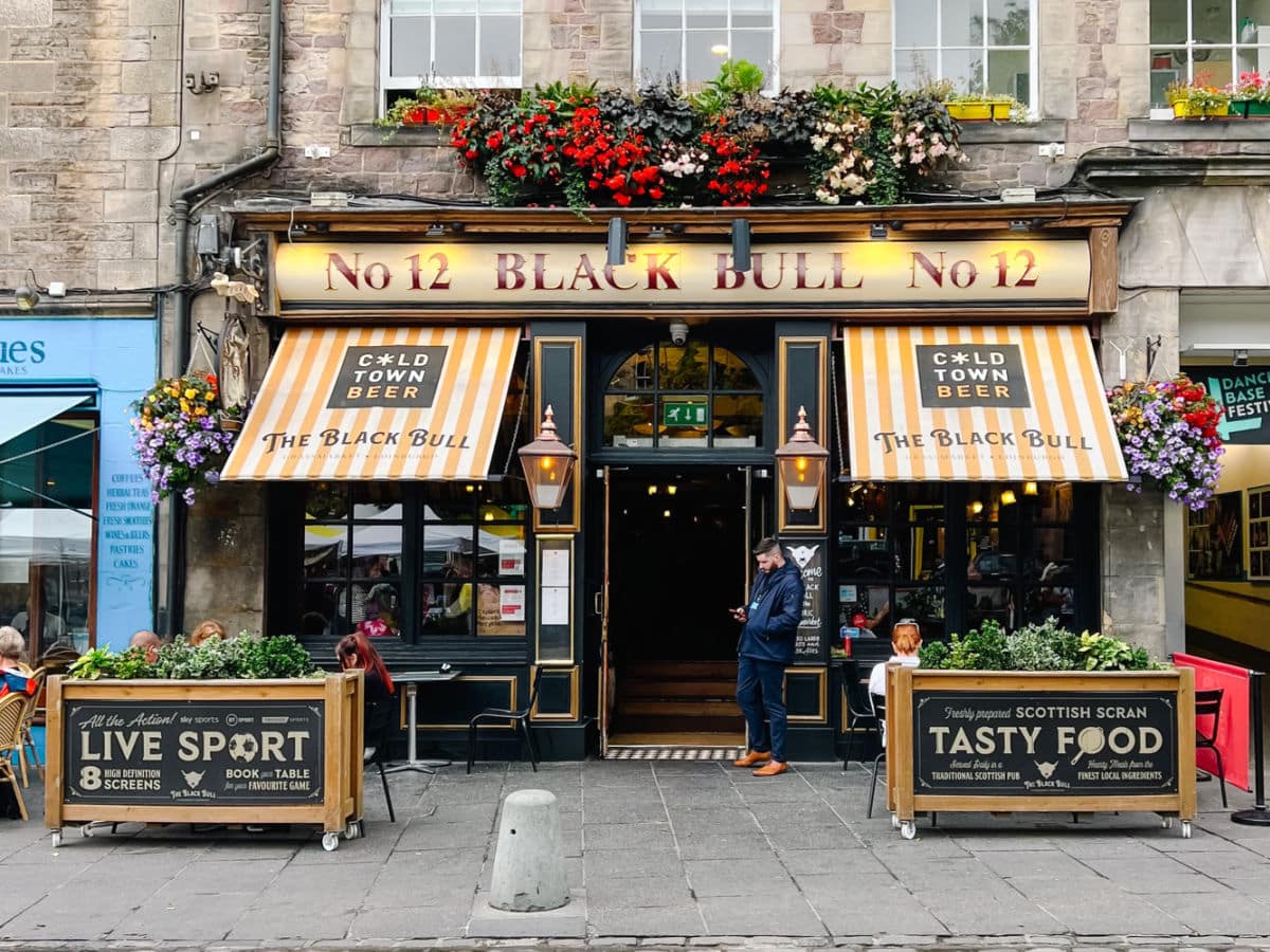 Black Bull Pub in Edinburgh