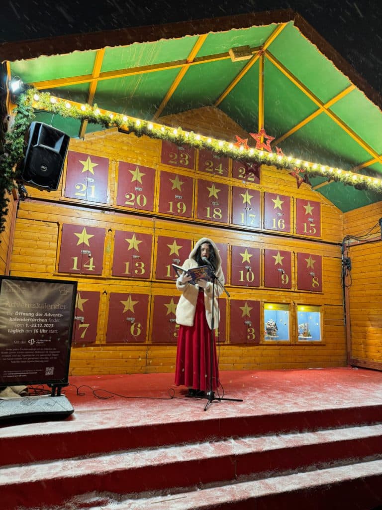 storyteller at Kassel christmas market