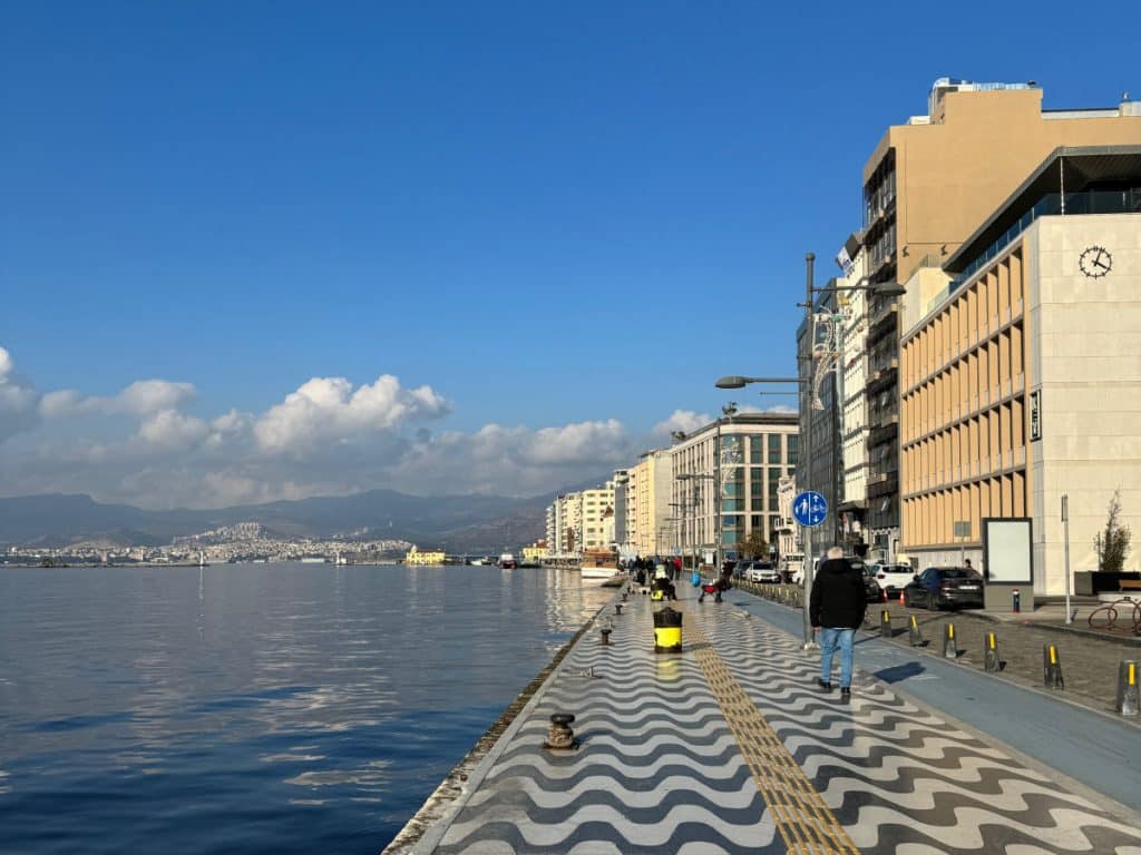 Izmir Turkiye konodo promenade