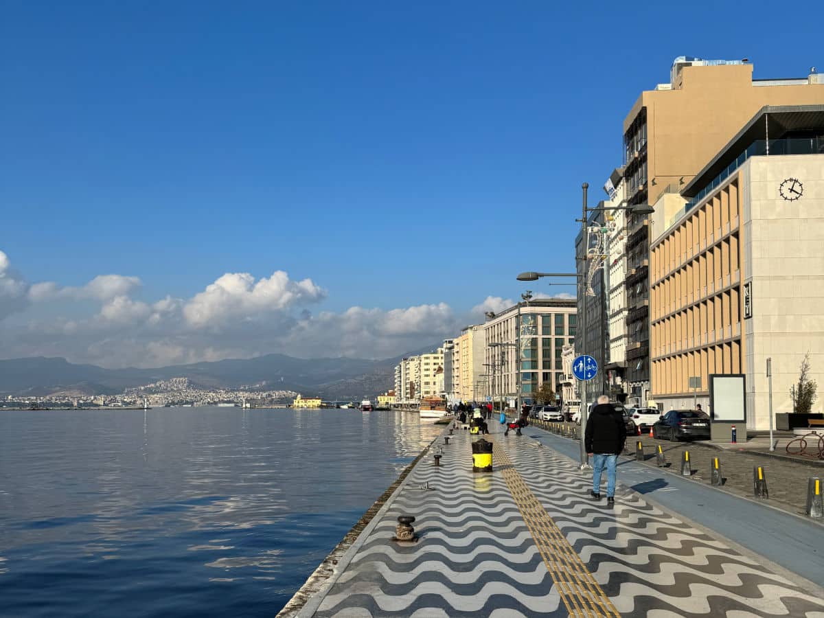 Izmir Turkiye konodo promenade