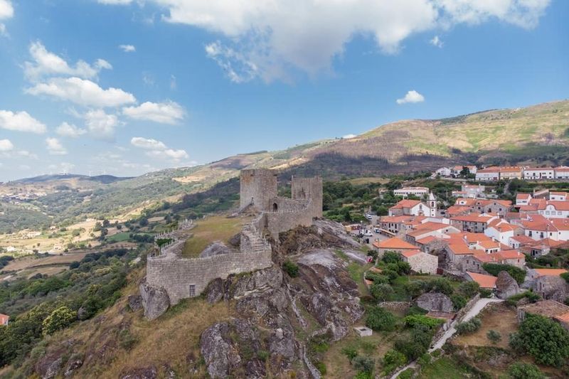 Linhares da Beira: Mountain Village with Castle Views