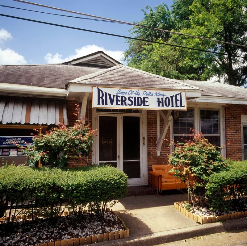 Riverside Hotel