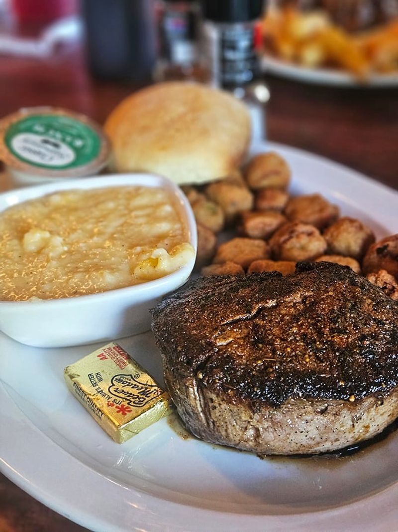 Hunter's Pub & Steakhouse - Hamilton's Roadside Marvel