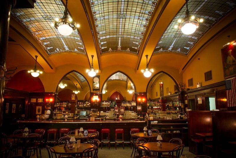 Oregon: Huber’s Café (Portland)