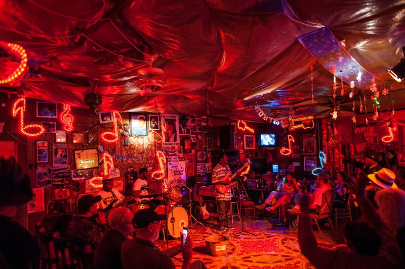 Red's Lounge