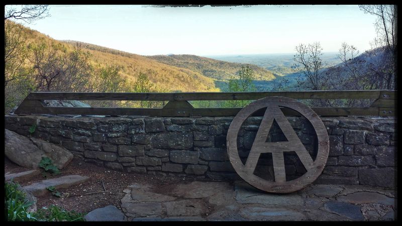 Neels Gap Overlook (Walasi-Yi / Mountain Crossings) — US-19/129