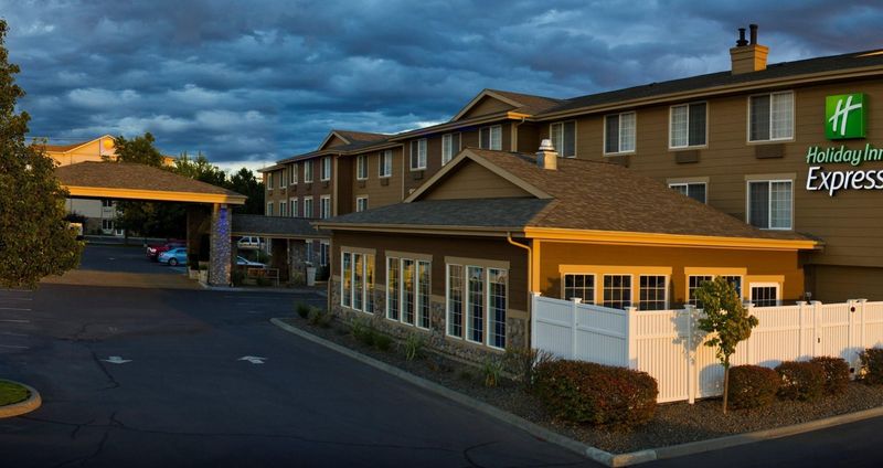Holiday Inn Express Walla Walla - Convenient with Wineries Within Walking Distance