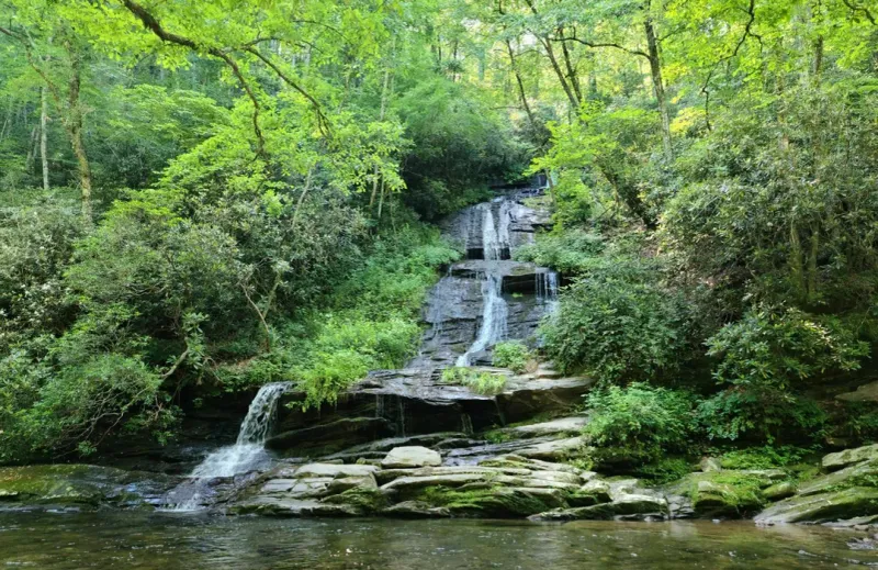 Indian Creek & Tom Branch Falls (1.6 miles roundtrip)