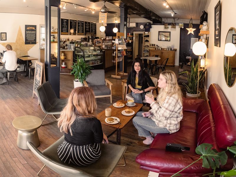 Café Culture With Mountain Soul