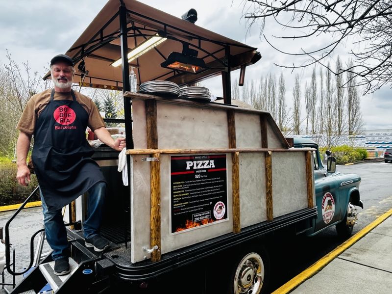 Wood-Fired Pizza from Mobile Ovens: Portable Neapolitan Magic
