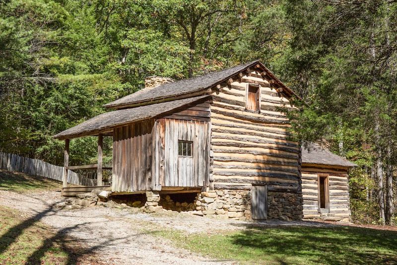 Elijah Oliver Place (1 mile roundtrip)