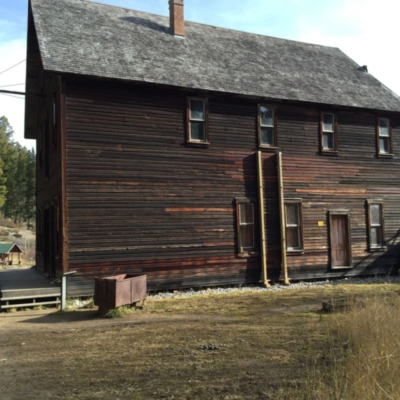 J.R. Wells Hotel: Luxury in the Wilderness