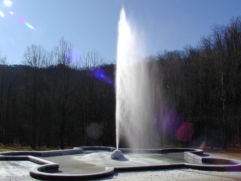 Andrews Geyser, Old Fort