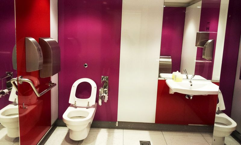 Paris Charles de Gaulle (CDG) – Beautiful Airport, Tragic Bathrooms