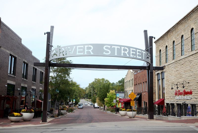 Roll the Dice, Explore the Town