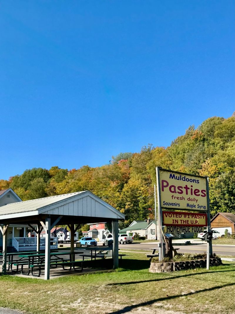 Munising – Muldoon’s Pasties & Fudge