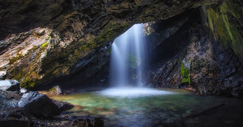 Hike to Donut Falls
