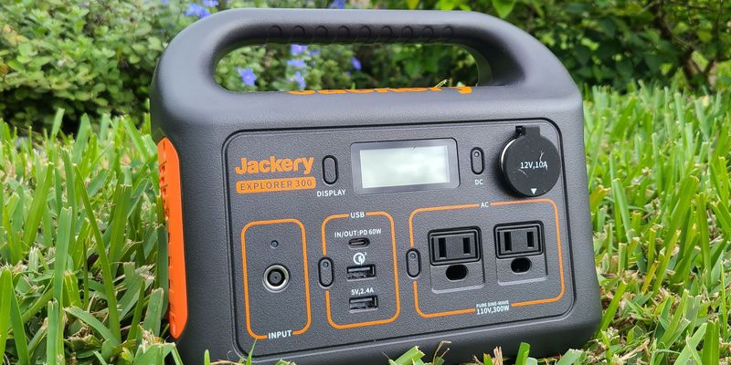 Jackery Explorer 300 V2
