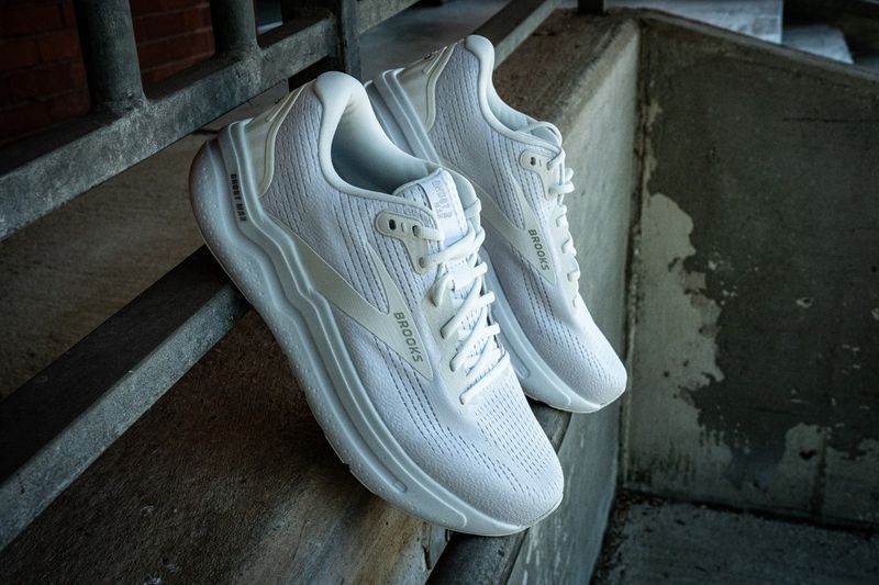 Brooks Ghost Max 2 (Rocker Comfort, Stable Feel)