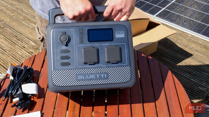 BLUETTI AC60 + PV120 Panel (IP65, LFP)