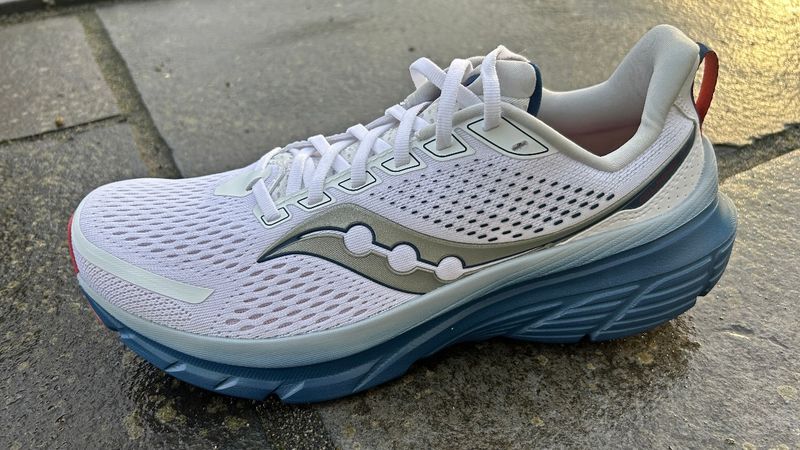 Saucony Guide 17: Responsive Support for Active Travelers