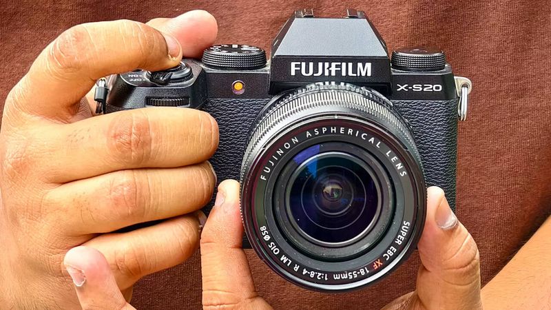 Fujifilm X-S20: Nostalgic Simplicity