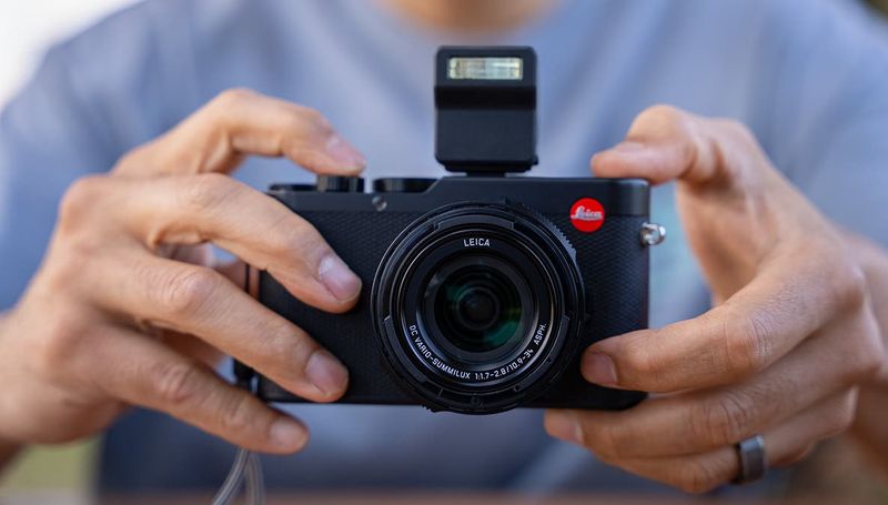 Leica D-Lux 8 - The Luxury Experience