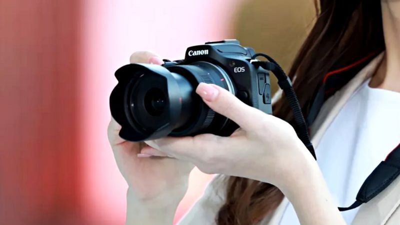 Canon EOS R100 (APS-C mirrorless, entry level)