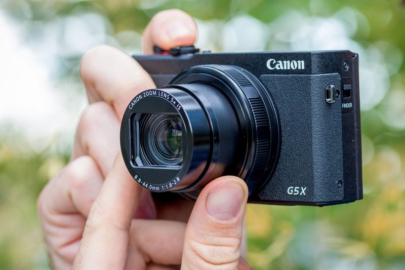 Canon PowerShot G5 X Mark II — pocketable zoom with a pop-up EVF