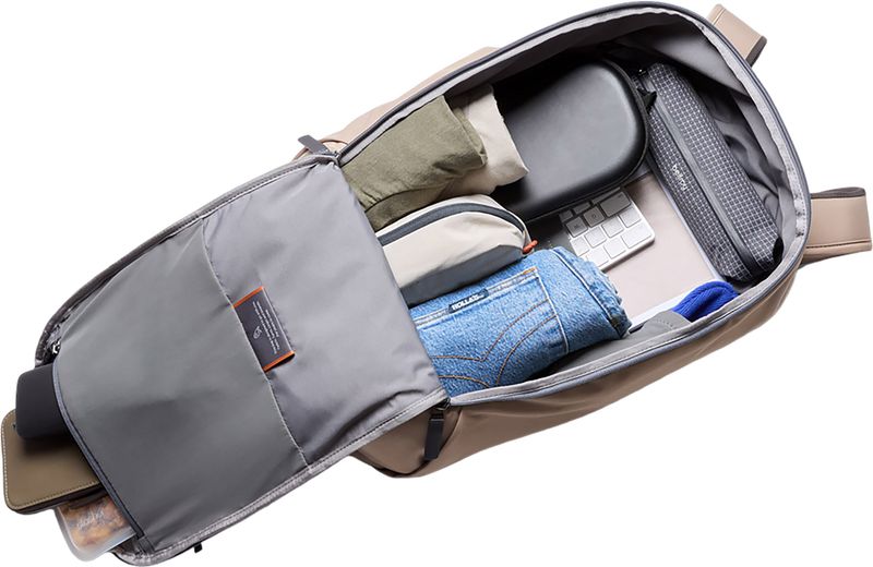 Bellroy Transit Workpack — Hot-Desking Friendly
