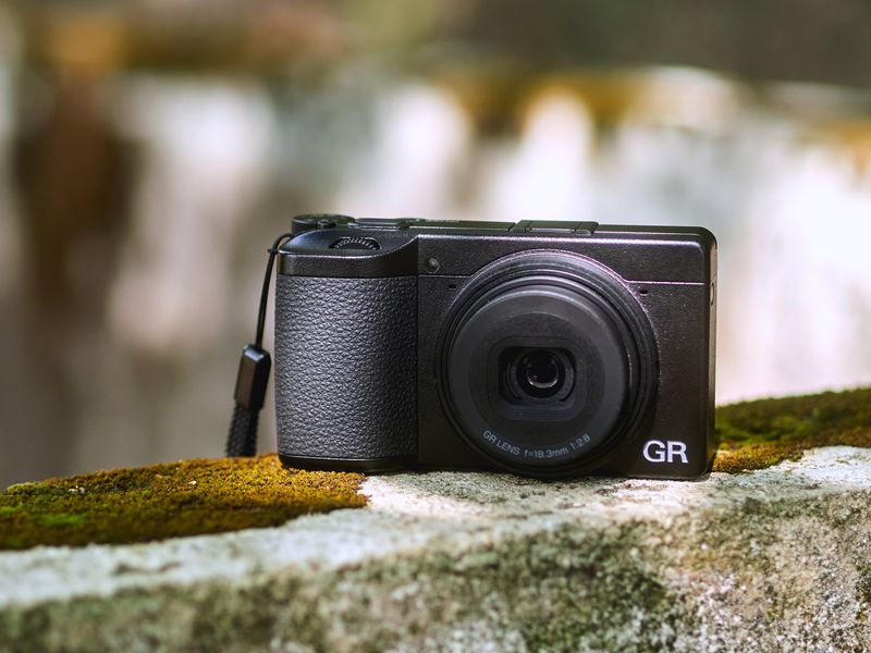 Ricoh GR IV — the true pocket street cam (2025)