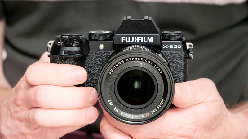 Fujifilm X-S20 (mirrorless, APS-C) — ~491 g (body)
