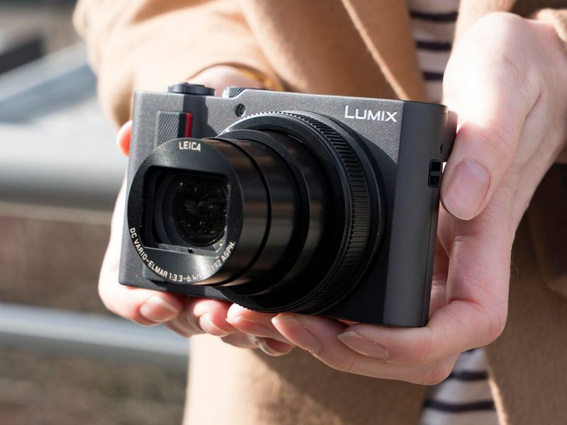 Panasonic Lumix ZS200 / TZ200 — pocket travel zoom
